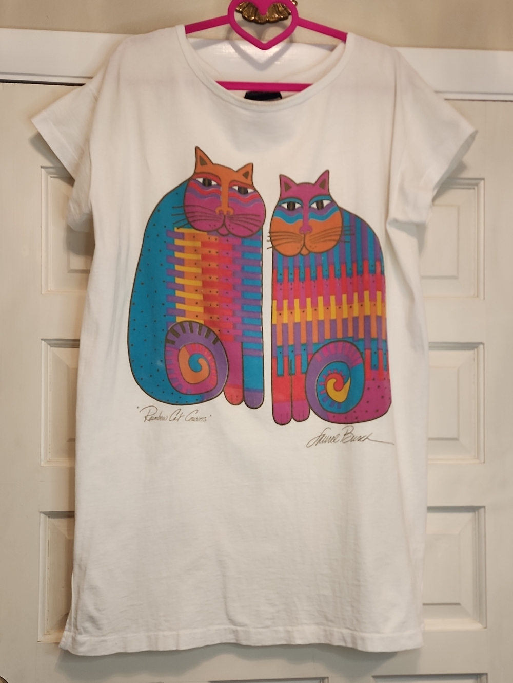 LAUREL BURCH White Cat Graphic Pet T-Shirt with Colorful Cats